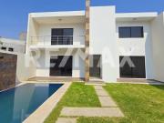 Venta de casa moderna con 4 recámaras y alberca, Burgos,...