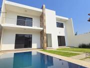 Venta de casa moderna con 4 recámaras y alberca, Burgos,...