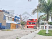 VENTA DE CASA MODERNA CON ESTACIONAMIENTO Y FRENTE A...