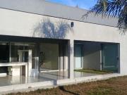 VENTA de CASA MODERNA con rápido acceso a Ruta 2