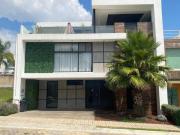 VENTA DE CASA MODERNA EN PARQUE VICTORIA