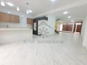 VENTA DE CASA MODERNA EN URBANIZACIÓN LOS SAUCES FRENTE...