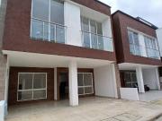 Venta de Casa Moderna y Nueva en el Barrio Santa Clara,...