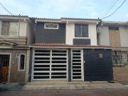 VENTA DE CASA MODERNAEN URB PRIVADA VICTORIA CLUB