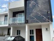 Venta de casa nueva, 5 recámaras, todas con baño,...