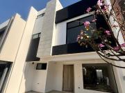 VENTA DE CASA NUEVA CON 3 HABITACIONES EN PUNTA LOMA,...