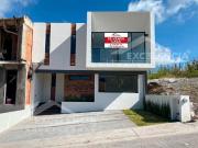VENTA DE CASA NUEVA CON ACABADOS DE LUJO EN FRACC. LOMA...