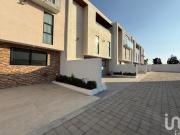 VENTA DE CASA NUEVA CON ACABADOS PREMIUM A TRES MINUTOS...