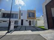 VENTA DE CASA NUEVA CON ROOFGARDEN, FRACCIONAMIENTO...