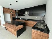 VENTA DE CASA NUEVA DE 3 NIVELES EN FRACCIONAMIENTO,...