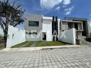 Venta de casa nueva dentro de Fraccionamiento a la...