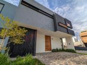 Venta de Casa Nueva en coto Castaño Valle Imperial Zapopan