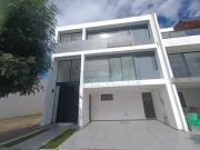 VENTA DE CASA NUEVA EN LOMAS DE ANGELOPOLIS CON RECAMARA...