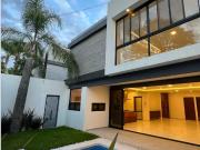 Venta de casa nueva, Fracc. Jardines de Delicias,...