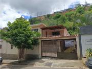VENTA DE CASA PARA REMODELAR EN COLINAS DE BELLO MONTE...