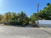 Venta de Casa para Remodelar, en Esquina en segunda fila...