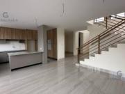 Venta de Casa por estrenar en Urb. Portal al Sol, 4...
