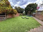 Venta de casa quinta con quincho y piscina en Ezpeleta