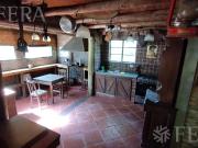 Venta de casa quinta de 3 ambientes con jardín en Arturo...