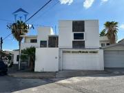 Venta de casa recién remodelada en Fracc. Campanario