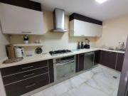 Venta de casa remodelada de dos pisos barrio manga. Central
