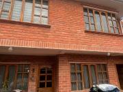 Venta de Casa Rentera con 3 Departamentos en Cuenca...