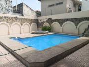Venta de Casa Rentera con Piscina en Barrio del...