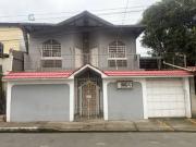 Venta de Casa Rentera de 2 Plantas Parqueo para 2...