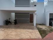 VENTA DE CASA RESIDENCIAL EN CHOLUL, MÉRIDA