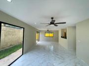 Venta de Casa Residencial Nueva en Chichi Suarez en Esquina