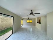 Venta de Casa Residencial Nueva en Chichi Suarez en Esquina