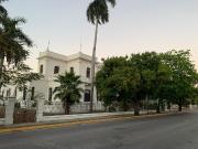 VENTA DE CASA RESIDENCIAL TIPO COLONIAL EN AVENIDA...