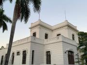 VENTA DE CASA RESIDENCIAL TIPO COLONIAL EN AVENIDA...