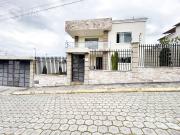 Venta de casa, Sector Sangolquí, cerca redondel del Colibrí