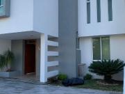 VENTA de casa sobre la avenida Madero