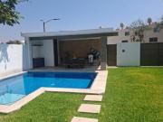 Venta de casa sola con alberca en Morelos