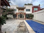 Venta de casa sola con alberca propia en Cuernavaca,...