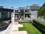 Venta de casa sola con alberca y vista al Lago de...