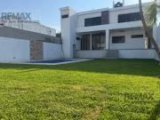 Venta de casa sola en el Fracc. Burgos de Cuernavaca,...