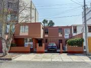 VENTA DE CASA / TERRENO EN SURCO – URB. VISTA ALEGRE –...