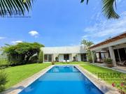 Venta de casa, un nivel, alberca, Col. Palmira,...