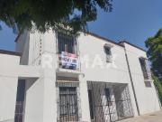 Venta de casa y terreno en esquina en el centro de Querétaro