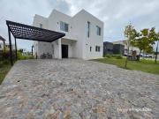 Venta de Casas 5 Ambientes con Pileta