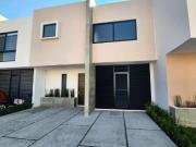 Venta de Casas en Lomas del Marques en Altos del...