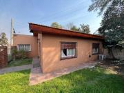VENTA DE CHALET 3 AMBIENTES EN MONTE GRANDE COCHERA...
