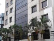 Venta de consultorio con múltiples espacios sector...