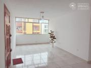 Venta de departamento completamente remodelado en Urb....