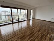 Venta de departamento de tres dormitorios con cochera