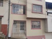 Venta de Edificio con 3 apartamentos independientes en...