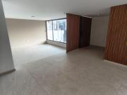 VENTA DE ESCELENTE CASA TOTALMENTE REMODELADA EN CIUDAD...